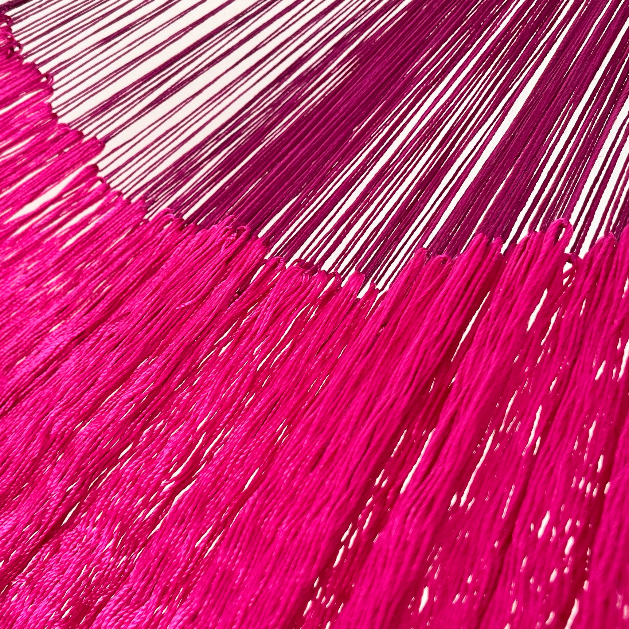 Unión entre cuerpo y brazo de hamaca Yucateca artesanal de nylon hilo 18 color rosa