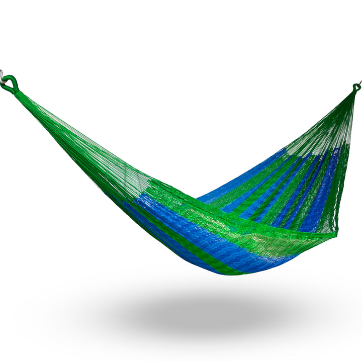 Hamaca Yucateca artesanal de nylon hilo 18 color verde colgada y abierta