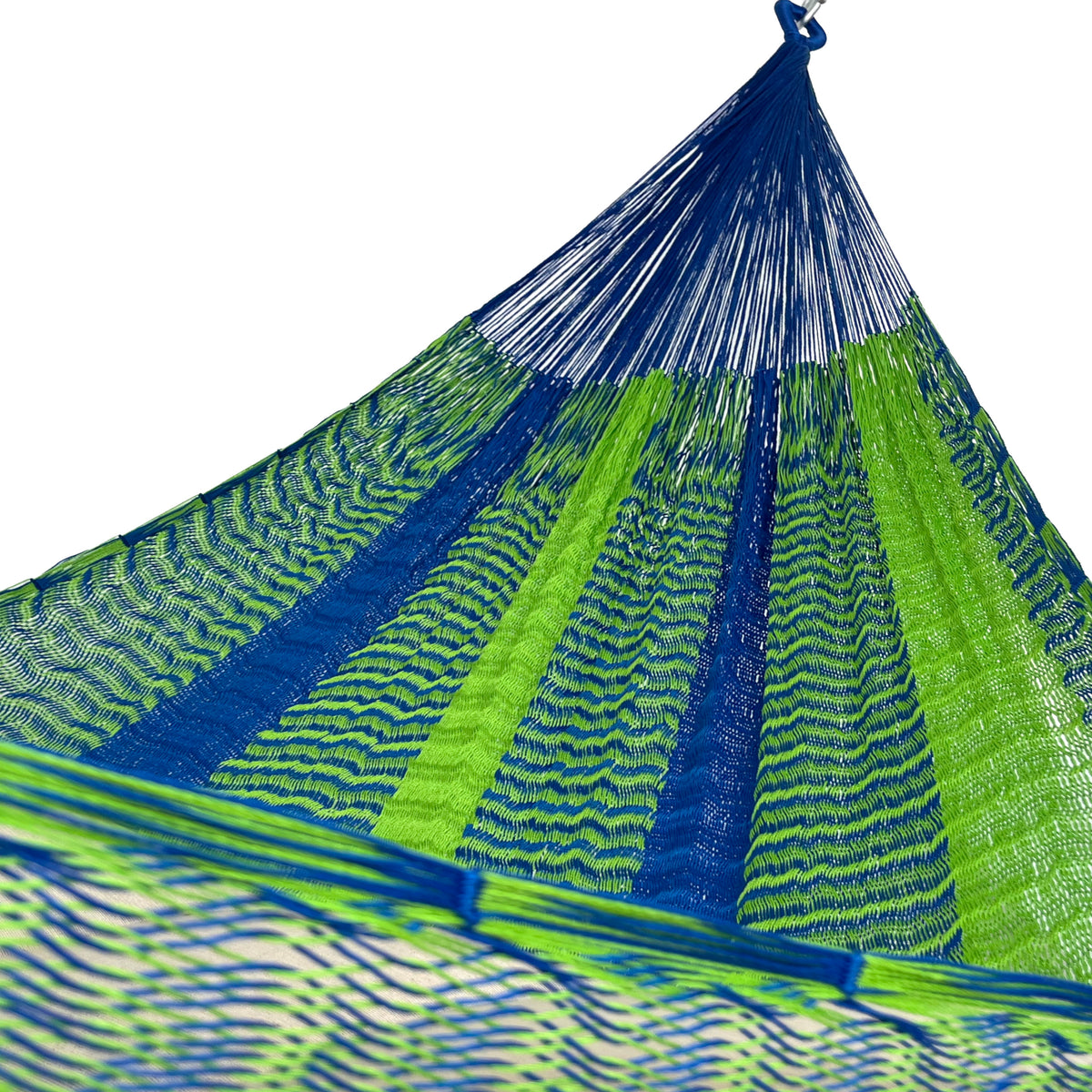 Interior mostrando brazo y tejido de hamaca Yucateca artesanal de nylon hilo 18 color verde