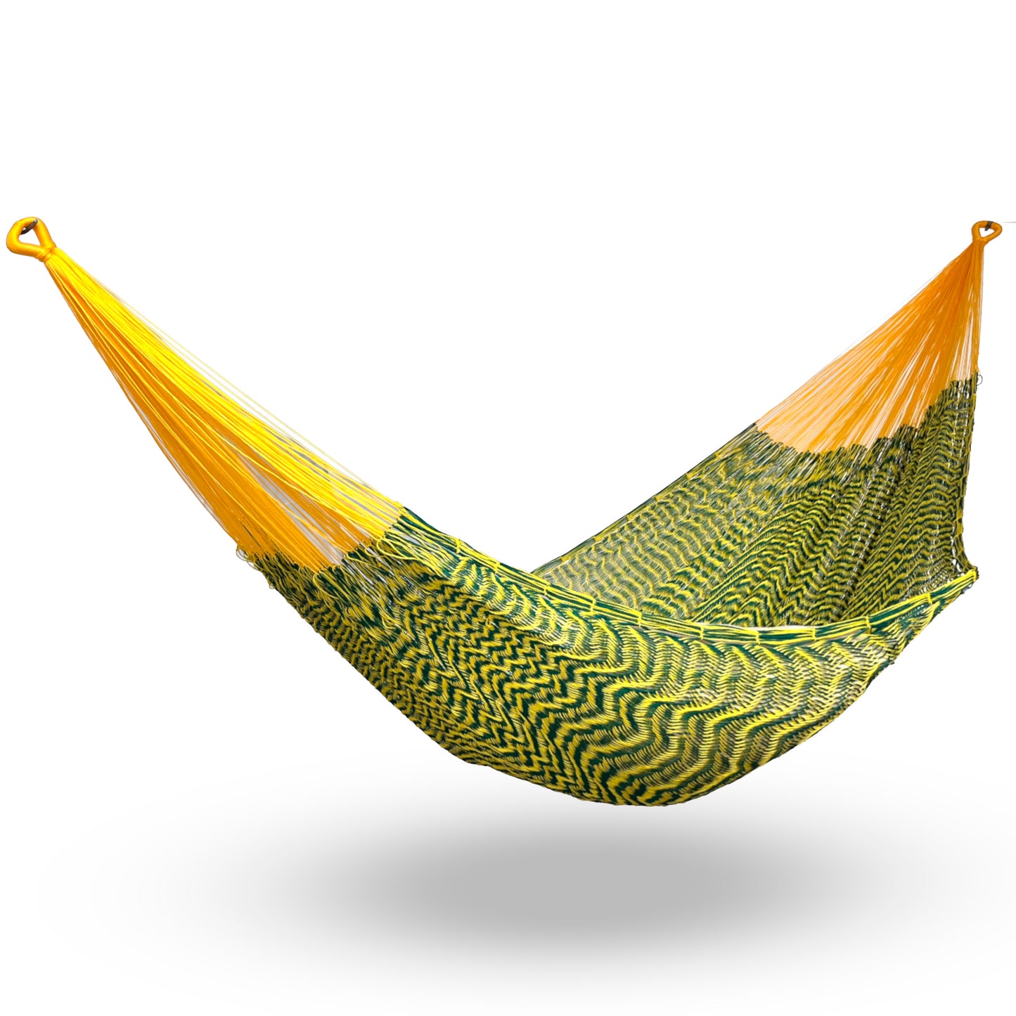 Hamaca Yucateca artesanal de nylon hilo 18 color verde y amarillo colgada y abierta