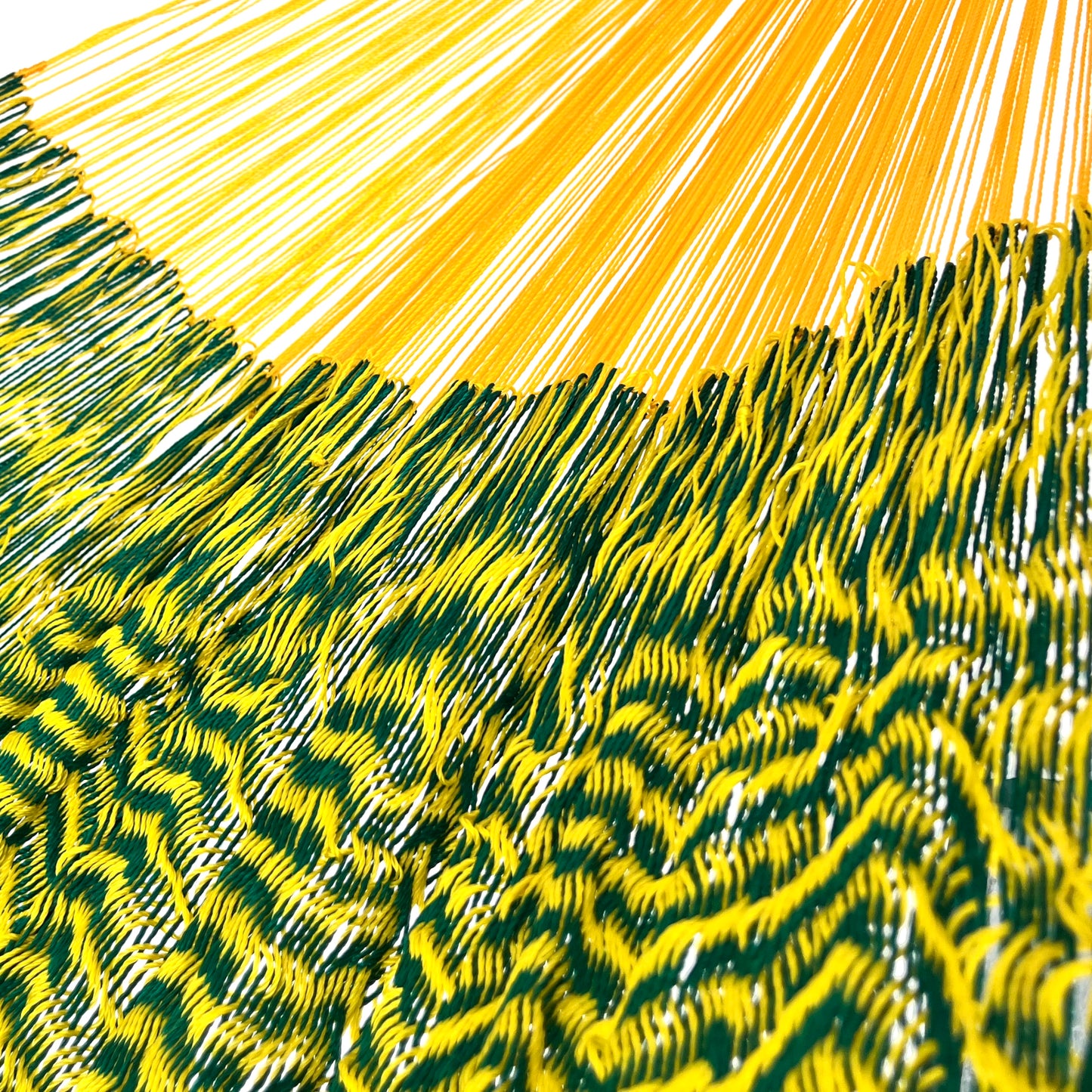 Unión entre cuerpo y brazo de hamaca Yucateca artesanal de nylon hilo 18 color verde y amarillo