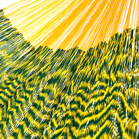 Unión entre cuerpo y brazo de hamaca Yucateca artesanal de nylon hilo 18 color verde y amarillo