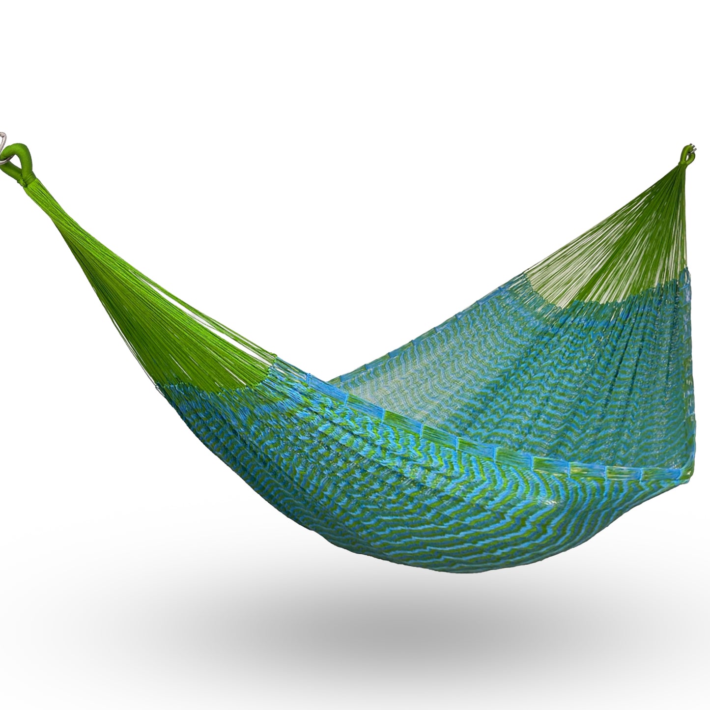 Hamaca Yucateca artesanal de nylon hilo 18 color verde y azul colgada y abierta