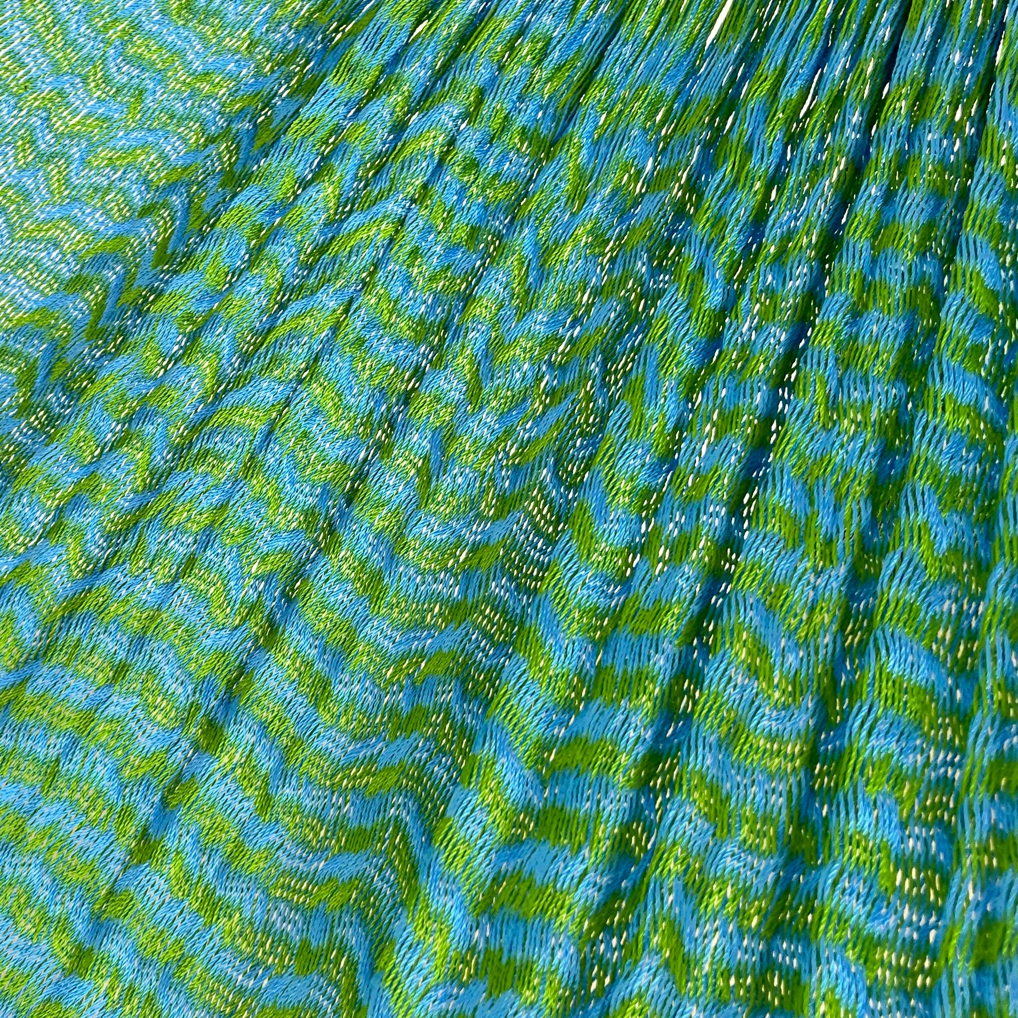 Detalle del tejido de nylon hilo 18 de la hamaca Yucateca artesanal verde y azul