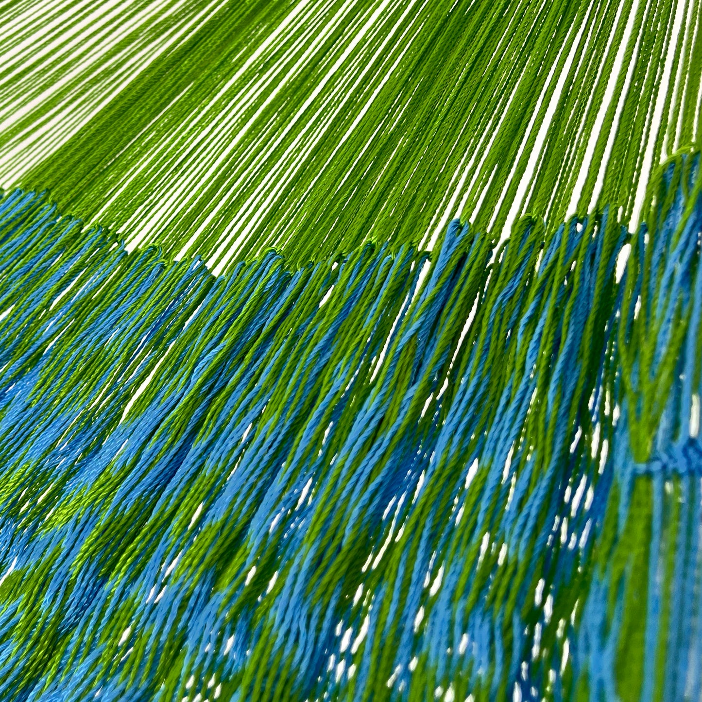 Unión entre cuerpo y brazo de hamaca Yucateca artesanal de nylon hilo 18 color verde y azul