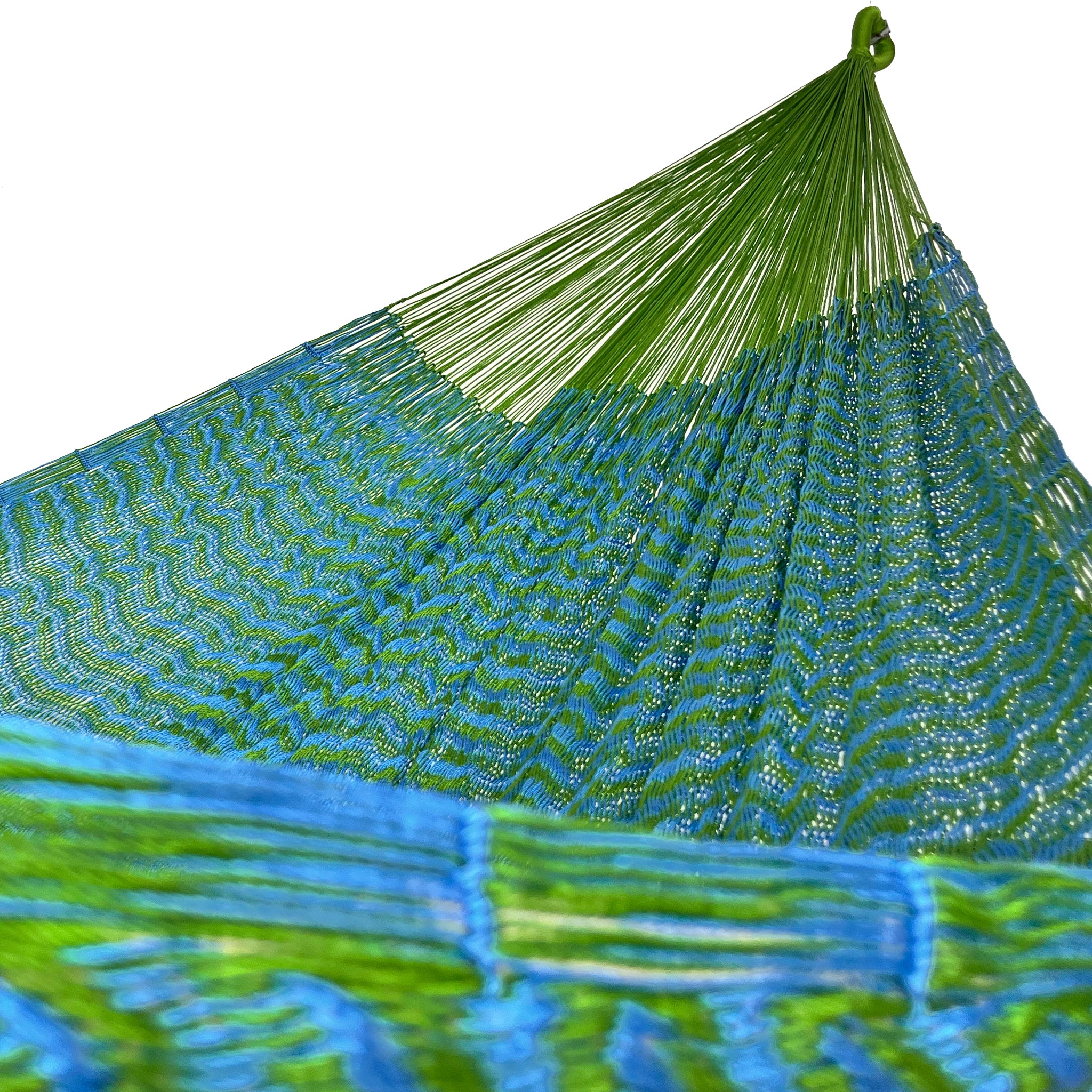 Interior mostrando brazo y tejido de hamaca Yucateca artesanal de nylon hilo 18 color verde y azul