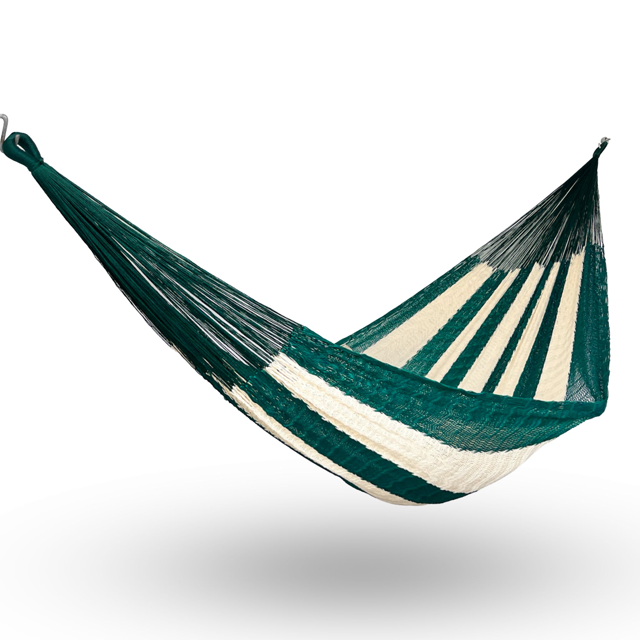 Hamaca Yucateca artesanal de nylon hilo 18 color verde y beige colgada y abierta