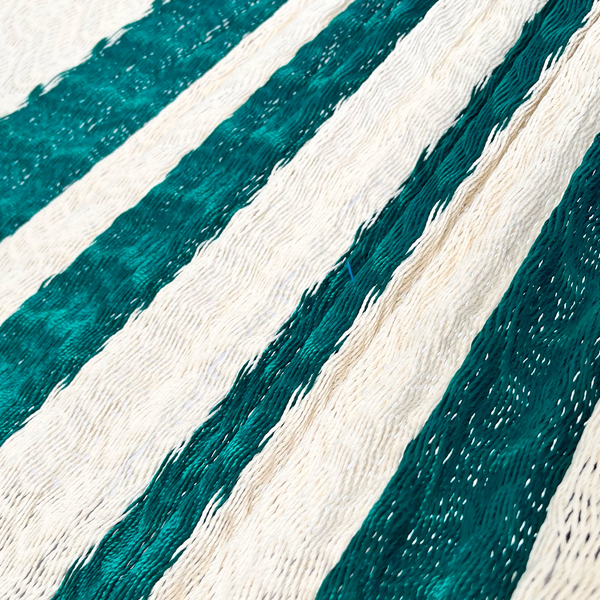 Detalle del tejido de nylon hilo 18 de la hamaca Yucateca artesanal verde y beige