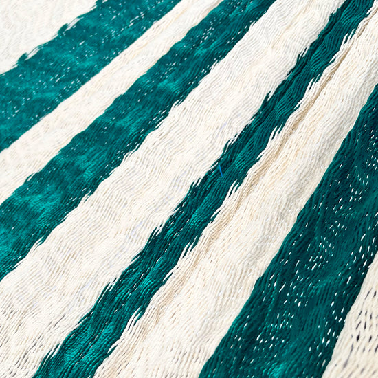 Detalle del tejido de nylon hilo 18 de la hamaca Yucateca artesanal verde y beige