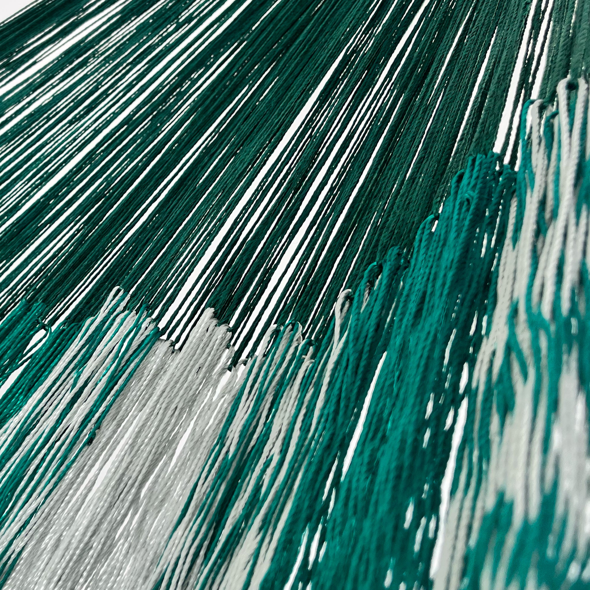 Unión entre cuerpo y brazo de hamaca Yucateca artesanal de nylon hilo 18 color verde y gris