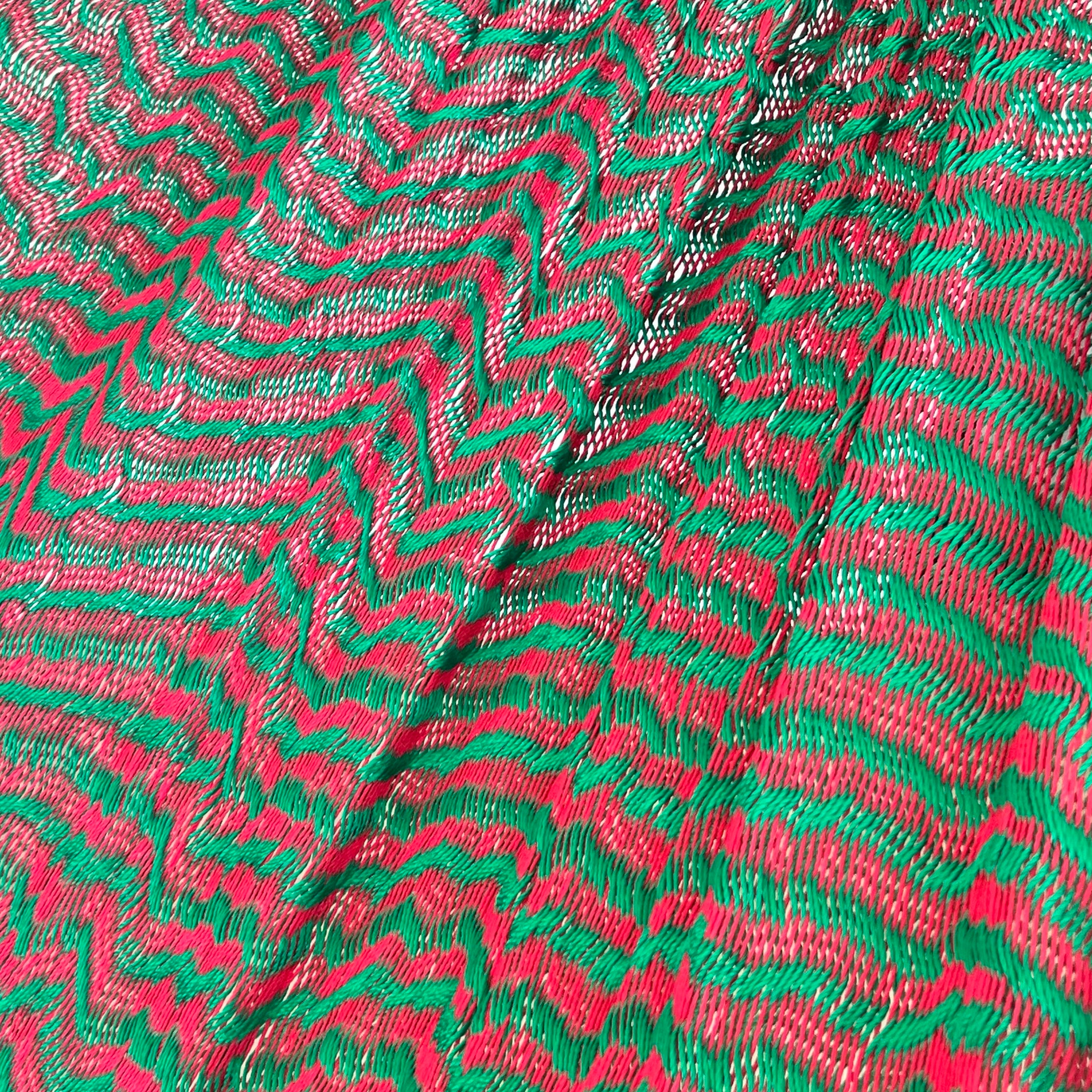 Detalle del tejido de nylon hilo 18 de la hamaca Yucateca artesanal verde y rojo