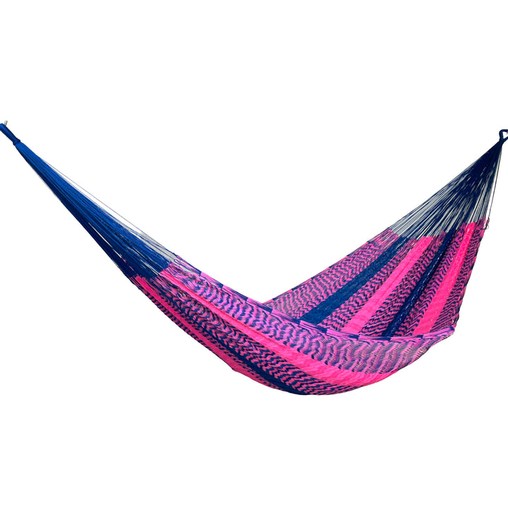 Hamaca Yucateca artesanal de nylon hilo grueso color rosa vista lateral