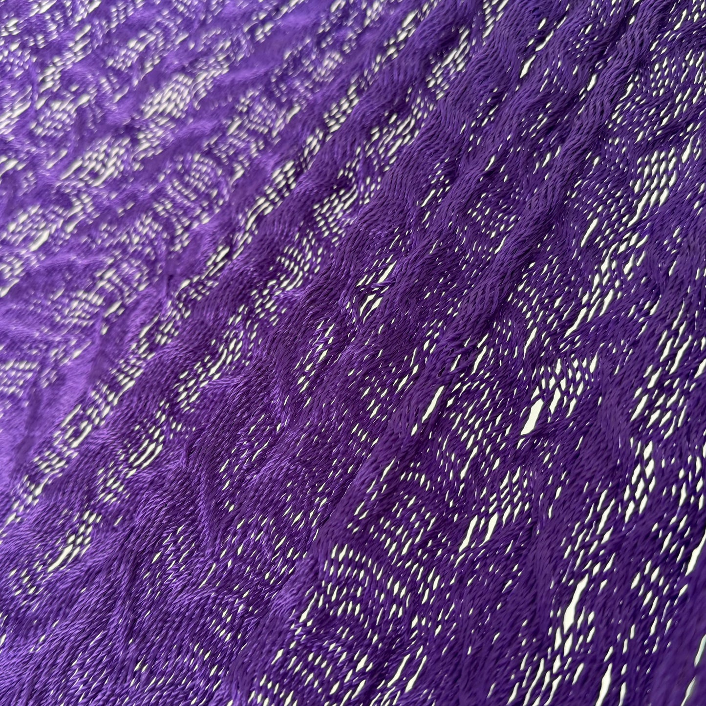 Detalle del tejido de nylon de hamaca Yucateca artesanal morado