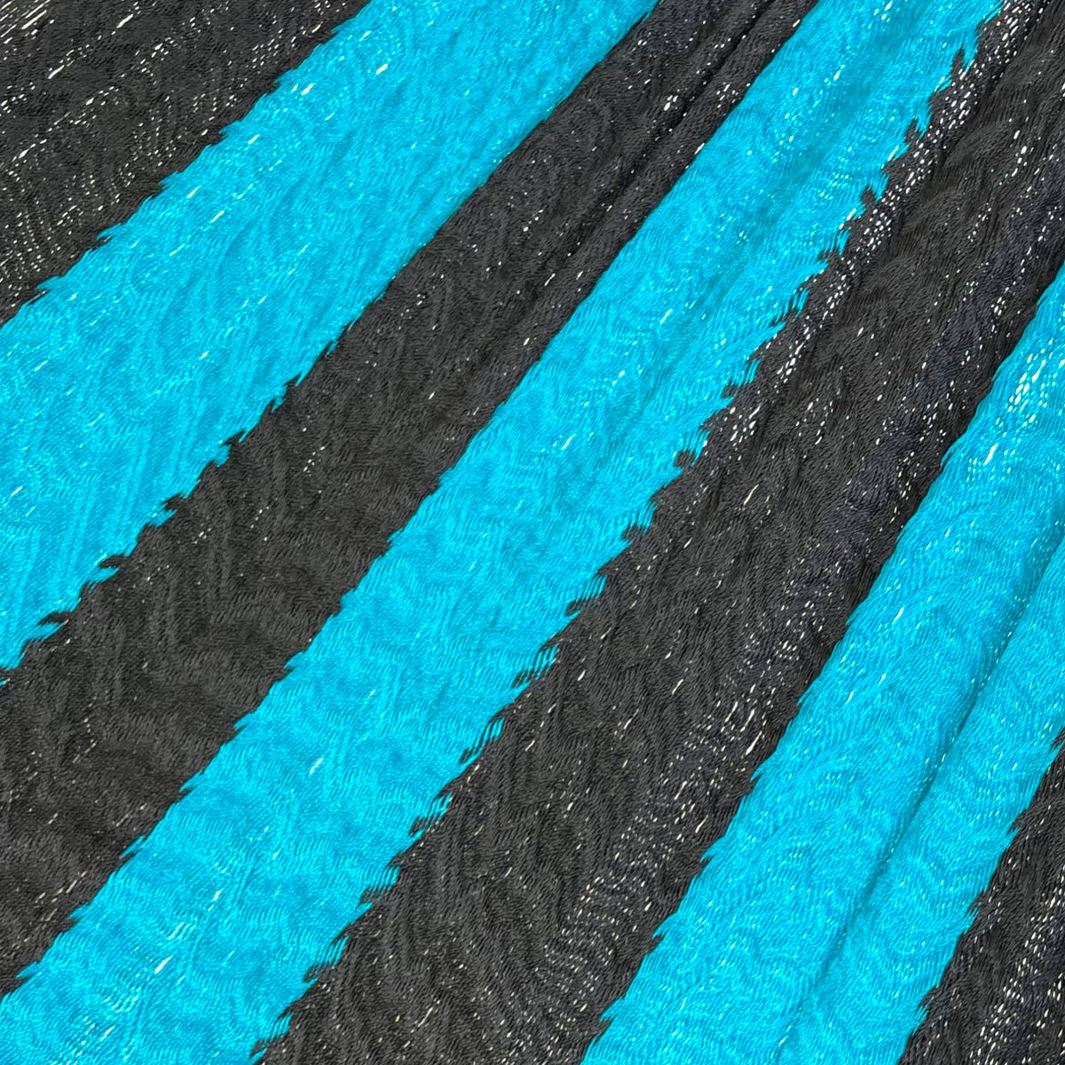 Primer plano del tejido de nylon suave de una hamaca yucateca artesanal color azul y negro