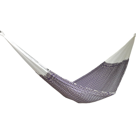 Hamaca yucateca artesanal de nylon suave morado y beige vista de lado