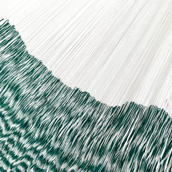 Unión entre cuerpo y brazo de hamaca Yucateca artesanal de nylon suave color verde y blanco