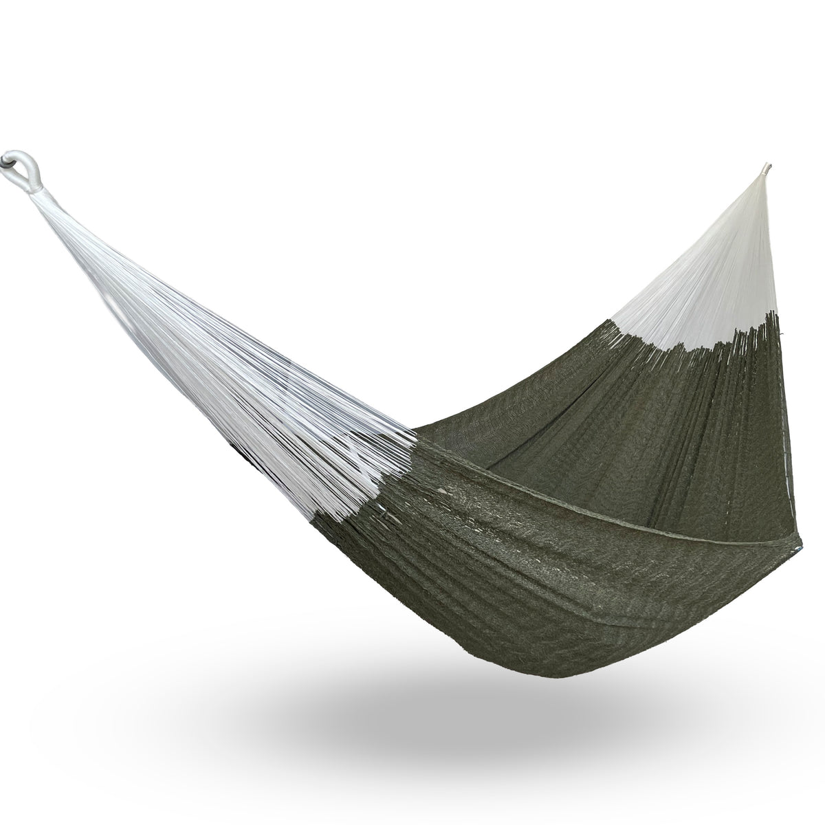 Hamaca Yucateca artesanal de algodón King Size color verde oliva colgada y abierta