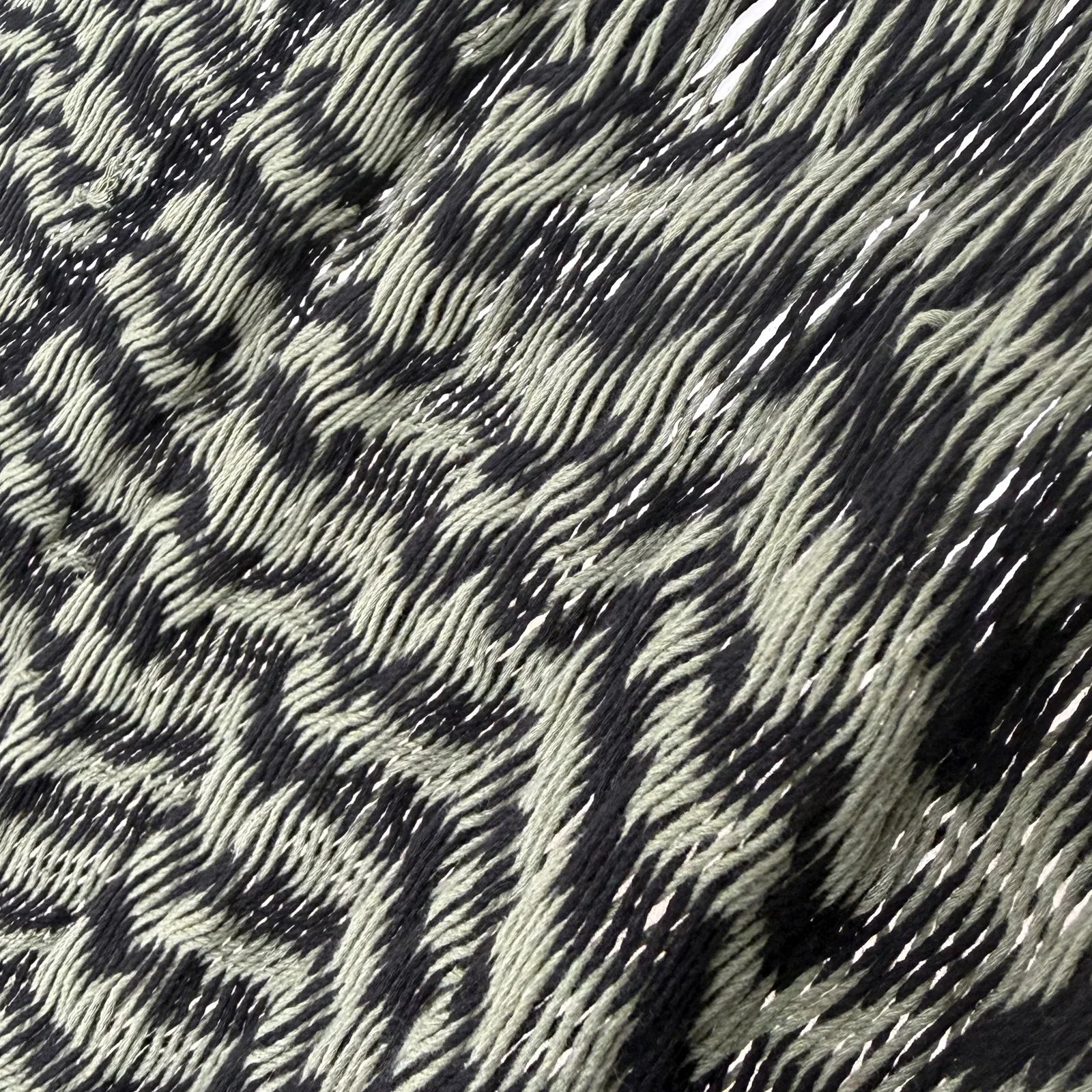 Detalle del tejido de algodón suave de la hamaca Yucateca artesanal modelo Verde y Negro