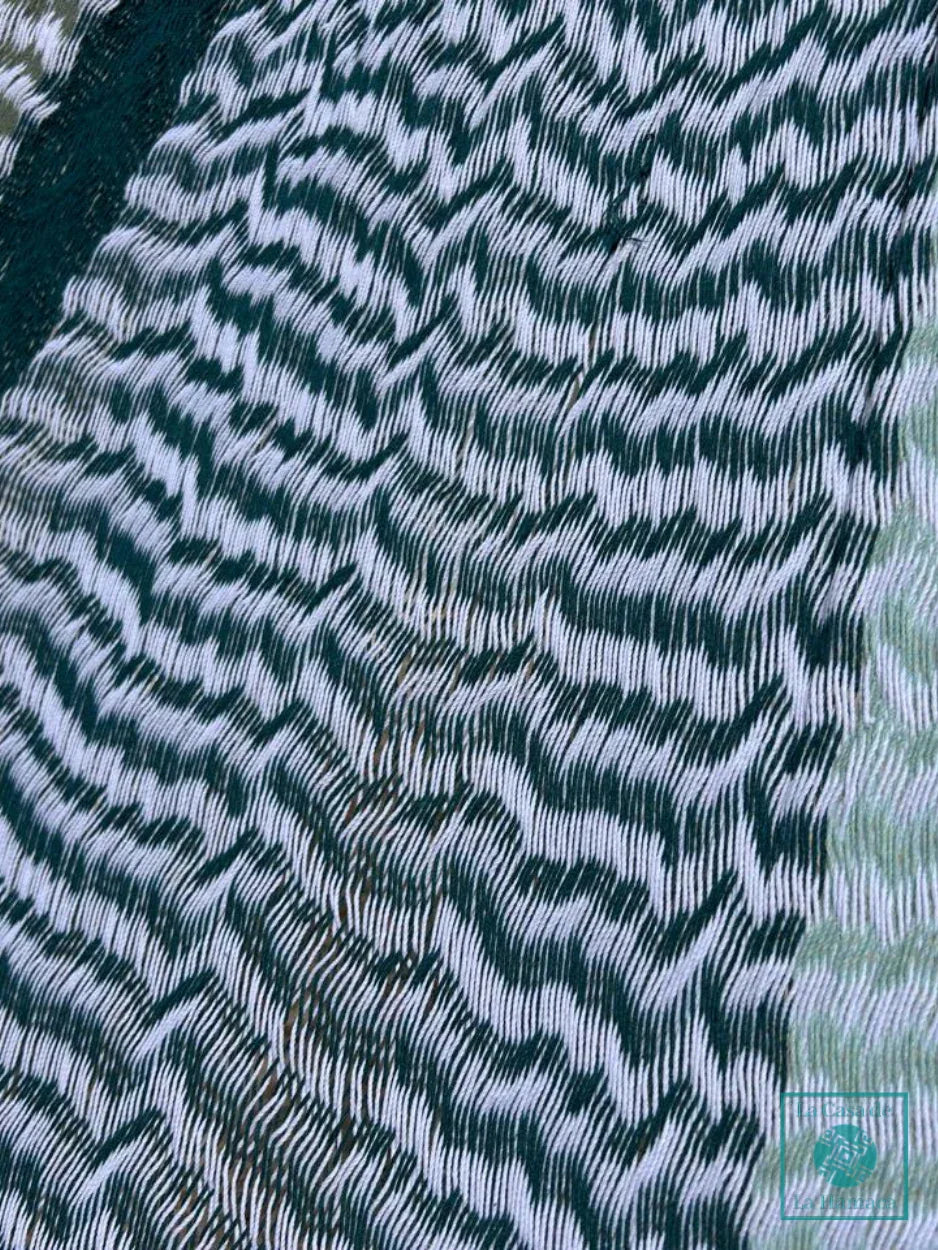 Detalle del tejido de algodón suave de la hamaca Yucateca artesanal tonos azules
