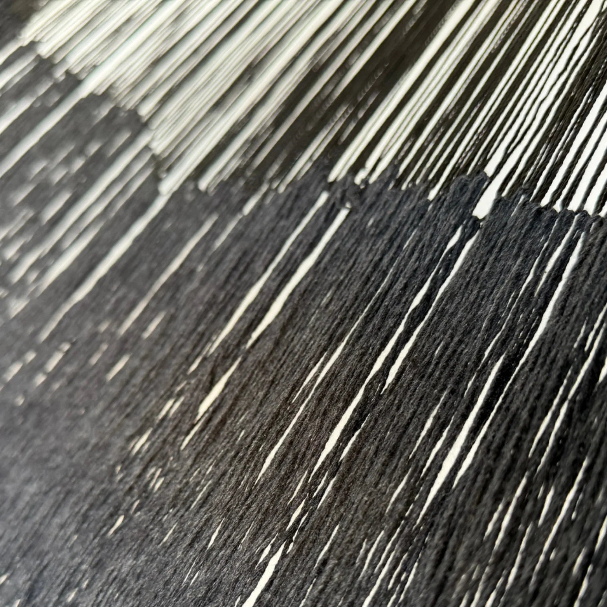 Unión entre cuerpo y brazo de hamaca Yucateca artesanal de algodón suave color gris oxford