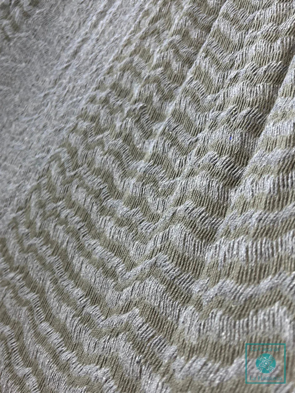 Detalle del tejido de algodón suave de la hamaca Yucateca artesanal plateado
