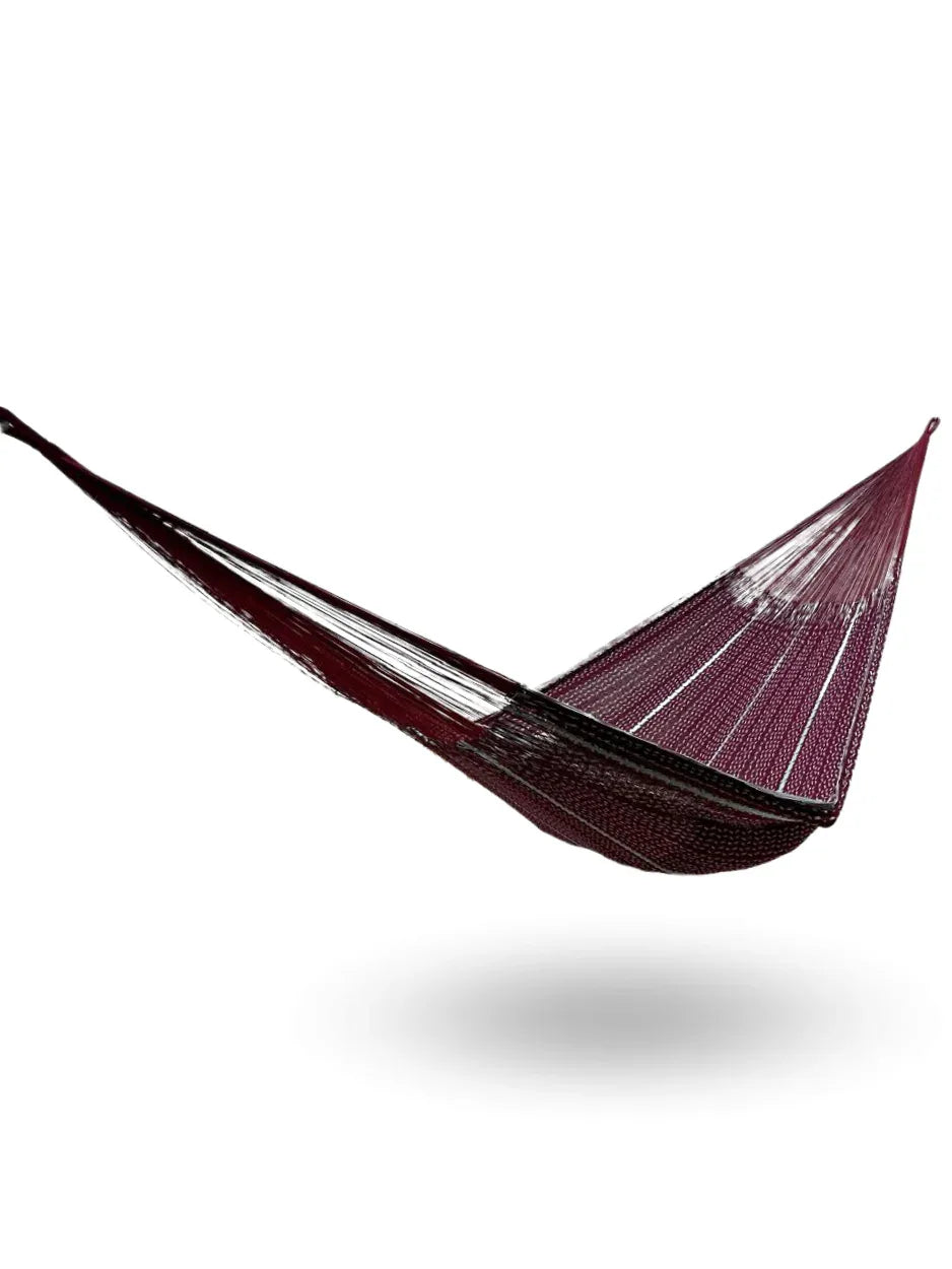 Hamaca Yucateca artesanal de algodón suave modelo Rojo Vino y Turquesa colgada y abierta