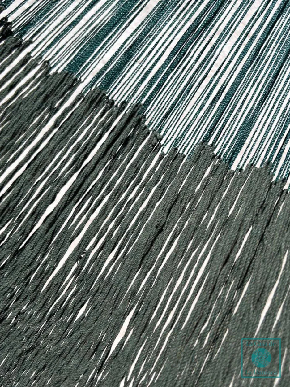 Unión entre cuerpo y brazo de hamaca Yucateca artesanal de algodón suave modelo Verde Oscuro