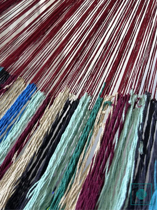 Unión entre cuerpo y brazo de hamaca Yucateca artesanal de algodón suave modelo Colorida Roja