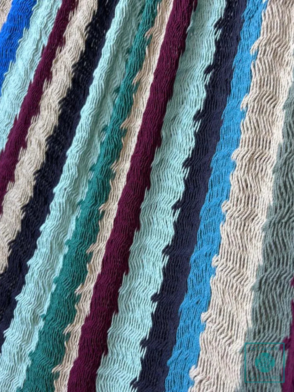Detalle del tejido de algodón suave de la hamaca Yucateca artesanal modelo Colorida Roja
