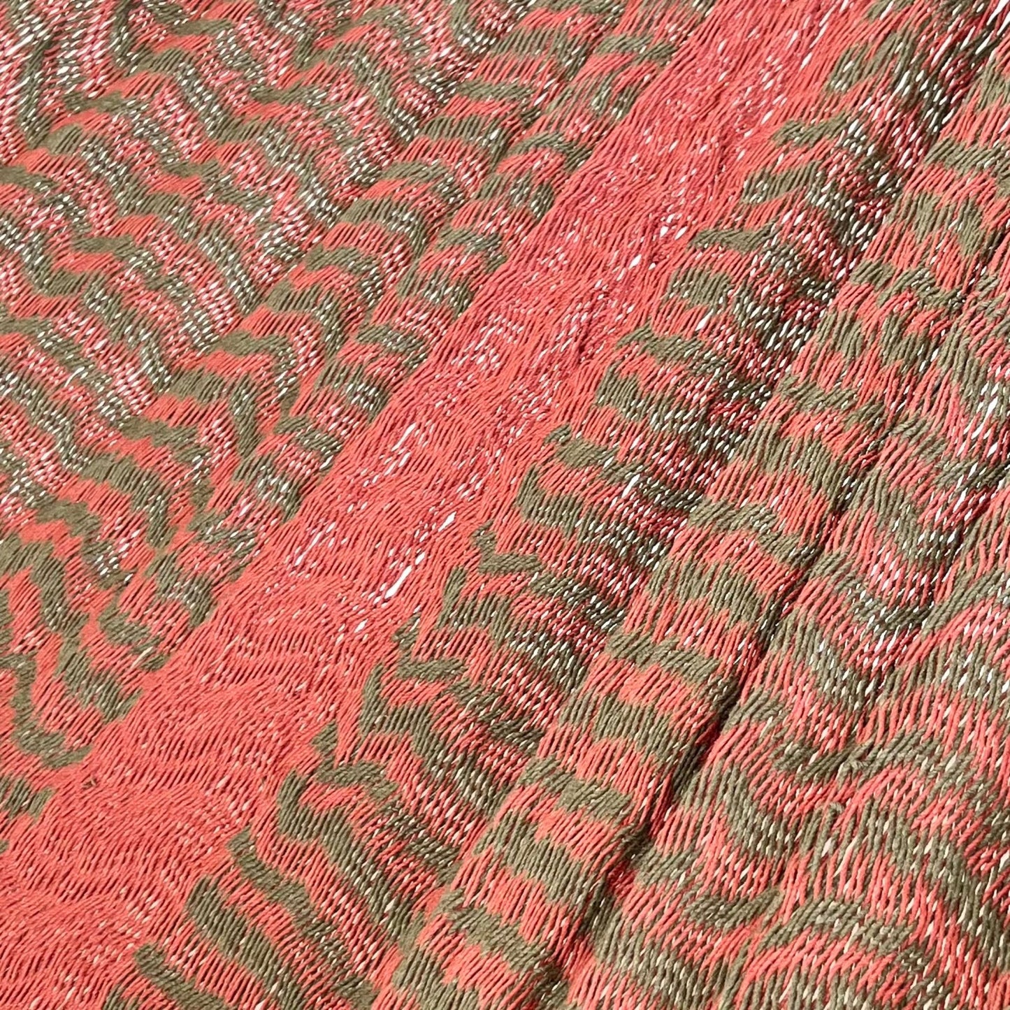 Detalle del tejido de algodón suave de la hamaca Yucateca artesanal rojo y verde
