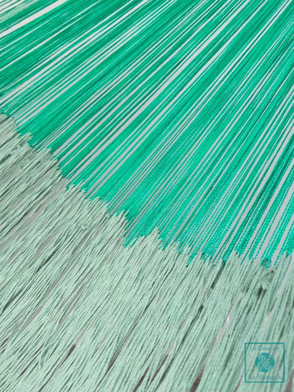 Unión entre cuerpo y brazo de hamaca Yucateca artesanal de algodón suave color turquesa