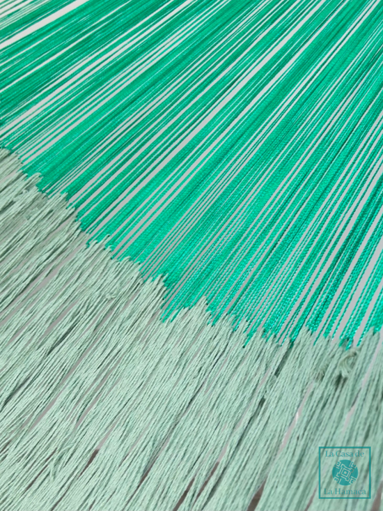 Unión entre cuerpo y brazo de hamaca Yucateca artesanal de algodón suave color turquesa