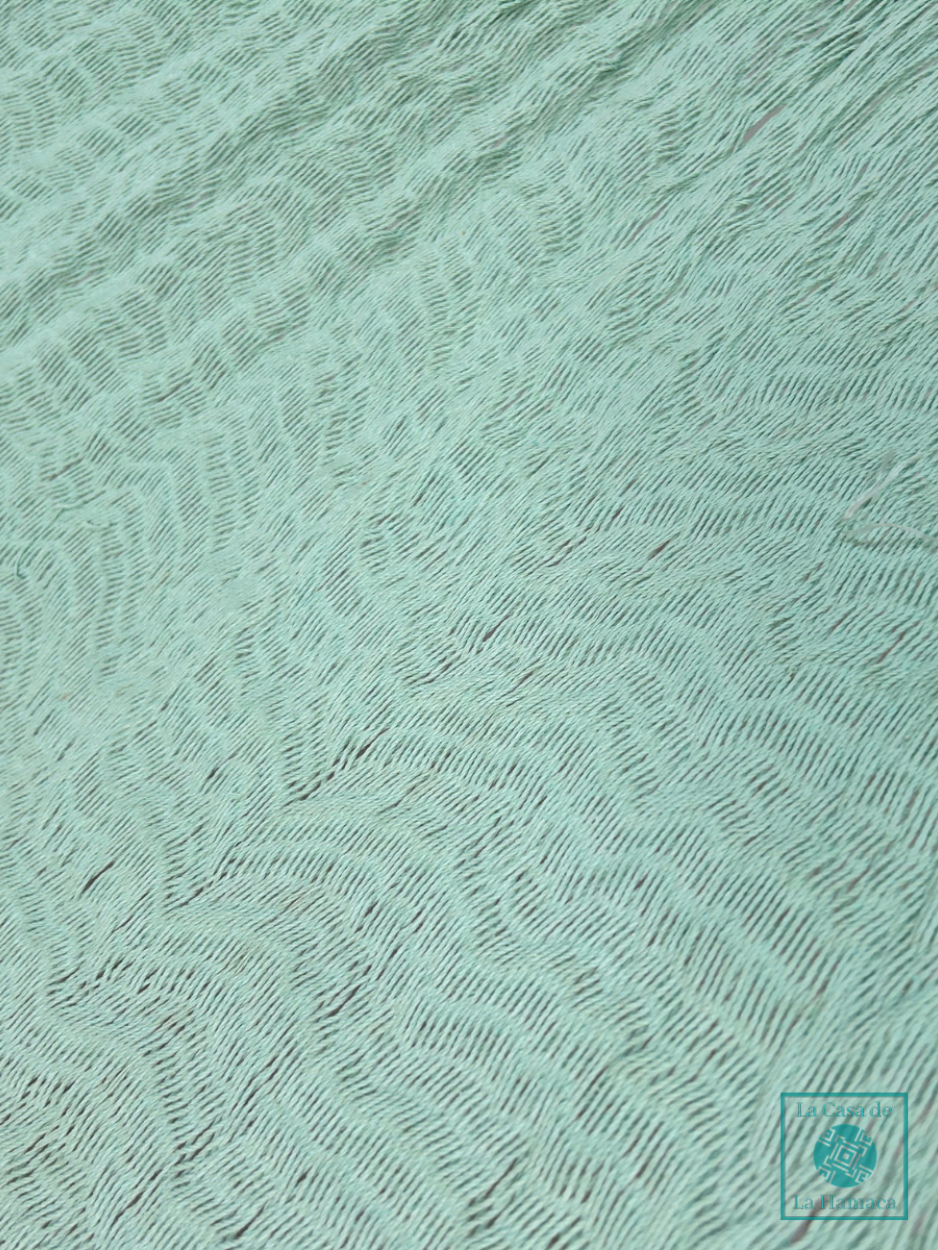 Detalle del tejido de algodón suave de la hamaca Yucateca artesanal color turquesa