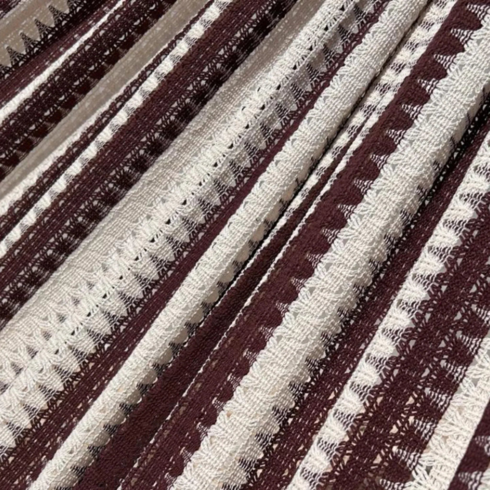 Detalle del tejido de hamaca mexicana grande rojo vino de algodón