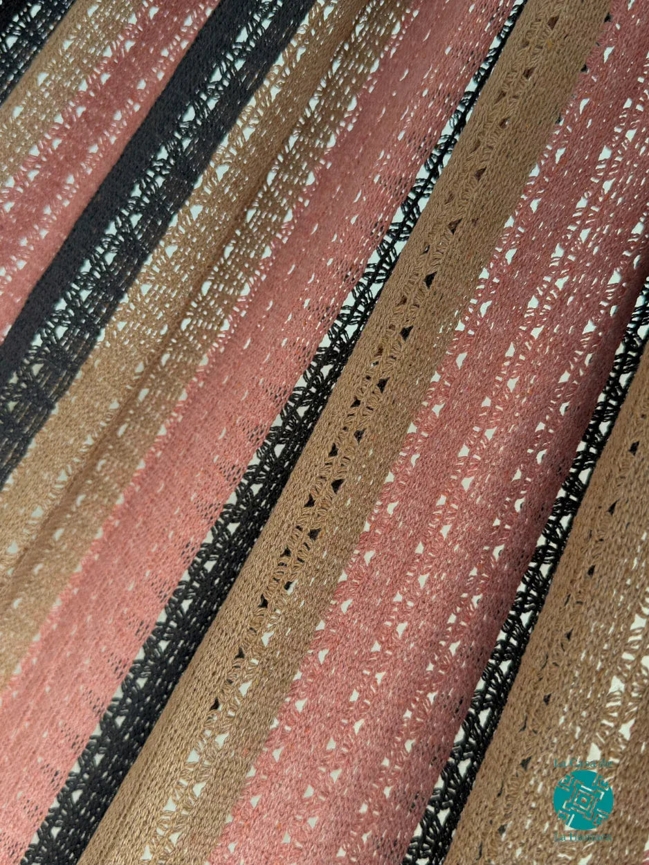 Detalle del tejido de hamaca mexicana mocaccino oscura de algodón