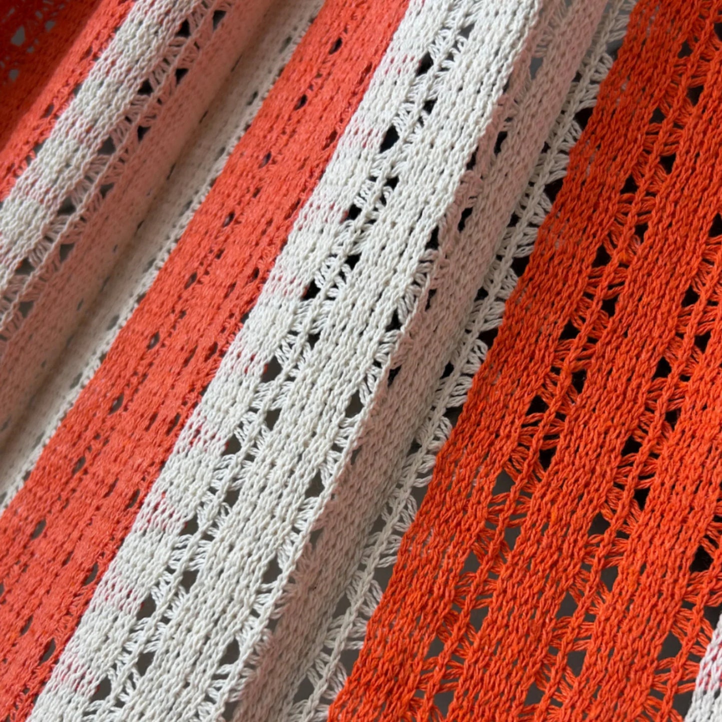 Detalle del tejido de hamaca mexicana naranja de algodón