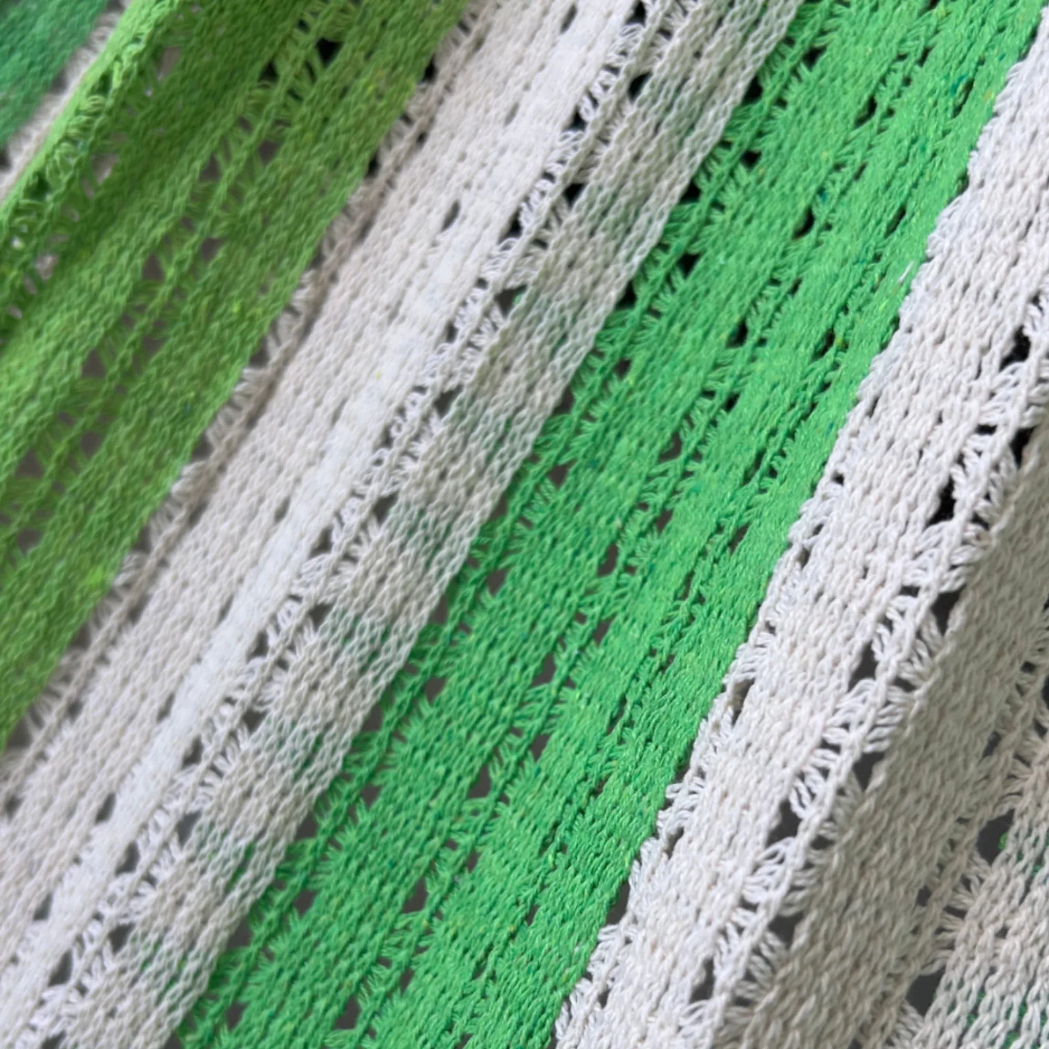 Detalle del tejido de hamaca mexicana verde de algodón