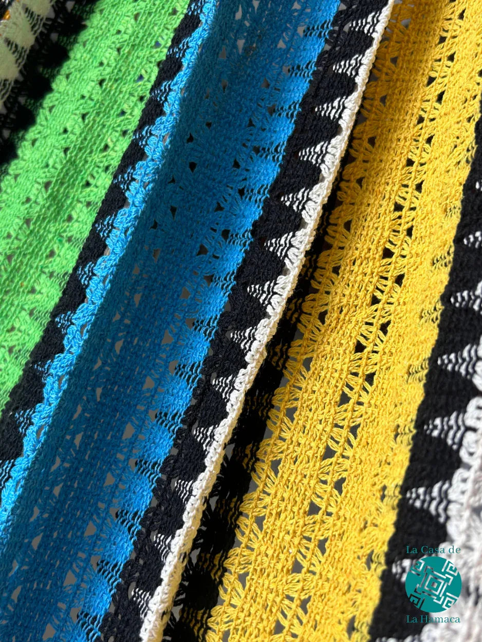 Detalle del tejido de hamaca multicolor de algodón