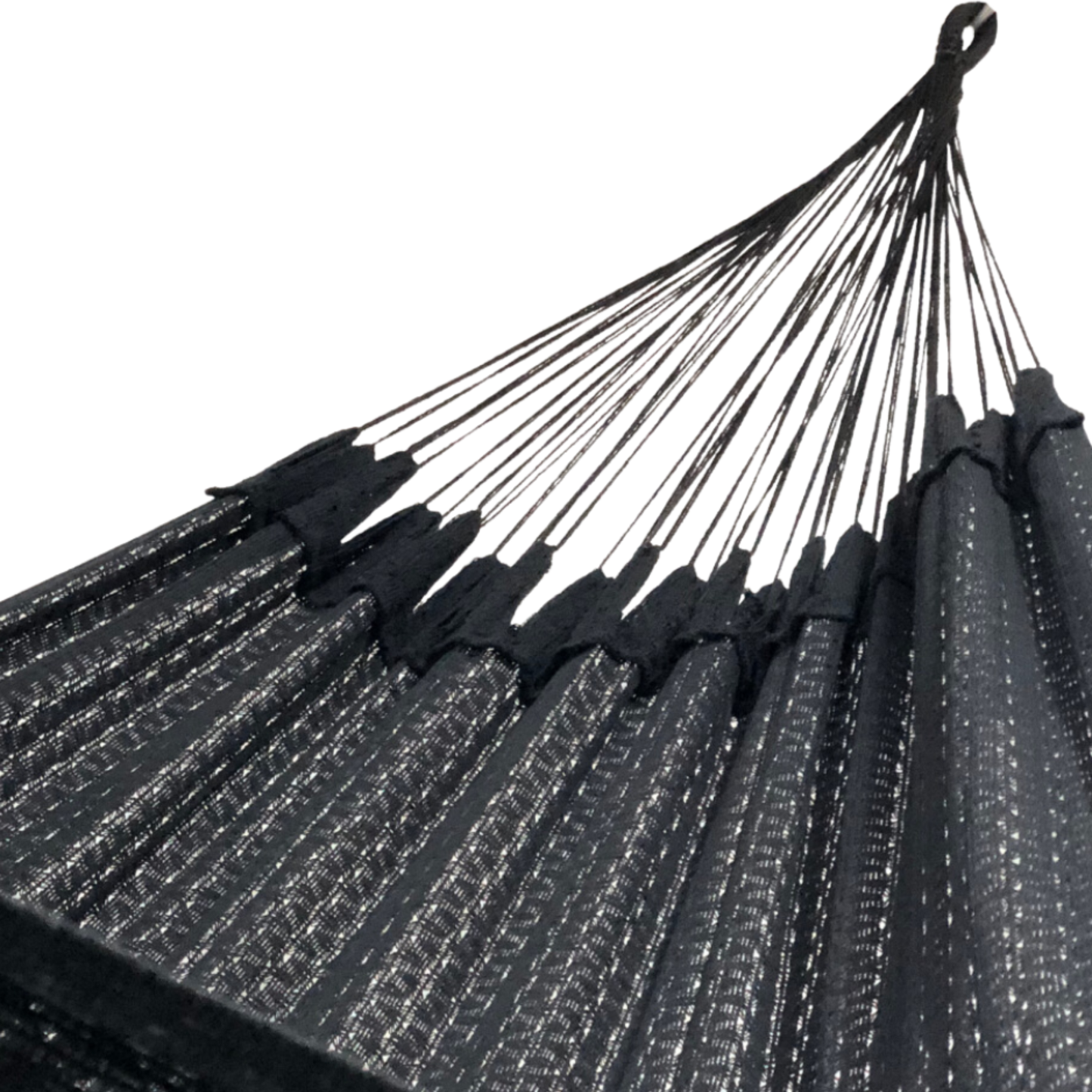 Interior de hamaca negra de algodón colgada, mostrando tejido y brazo