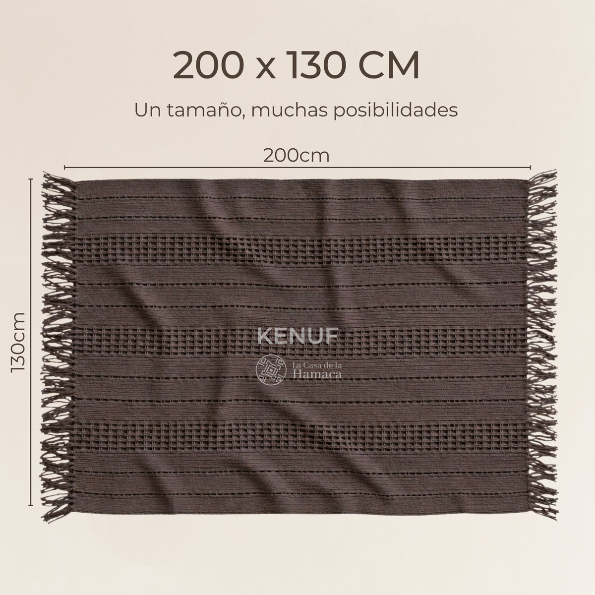 Manta mexicana de algodón color café extendida mostrando medidas de 200 x 130 cm