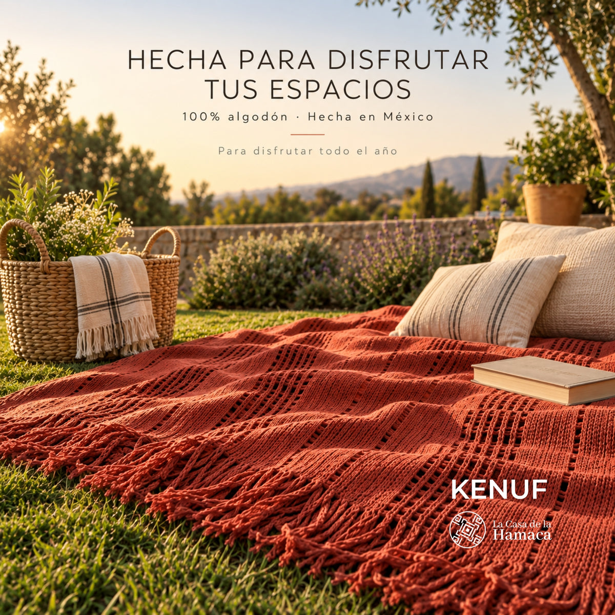 Manta mexicana de algodón color terracota extendida en exterior para descanso