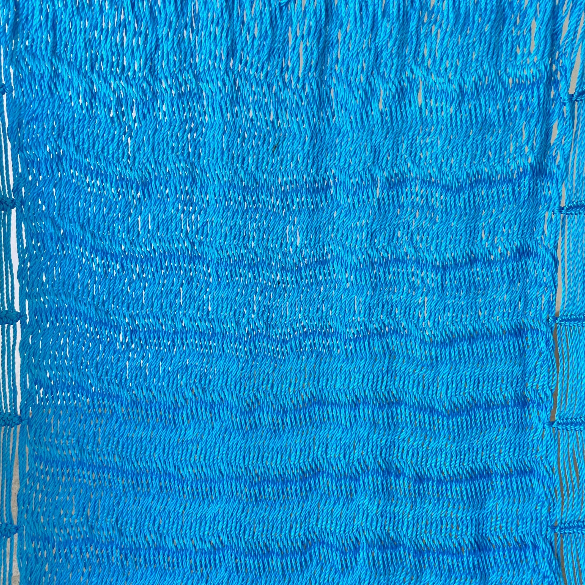 Detalle del tejido de nylon de silla mecedora artesanal plegable de Yucatán azul claro