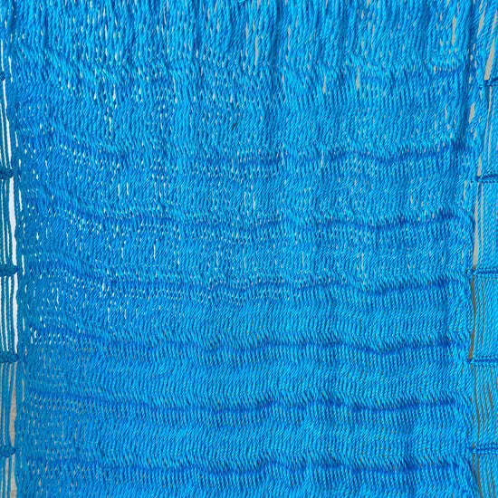 Detalle del tejido de nylon de silla mecedora artesanal plegable de Yucatán azul claro