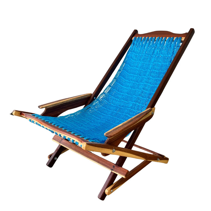 Silla mecedora artesanal plegable de Yucatán azul claro abierta vista del lado izquierdo