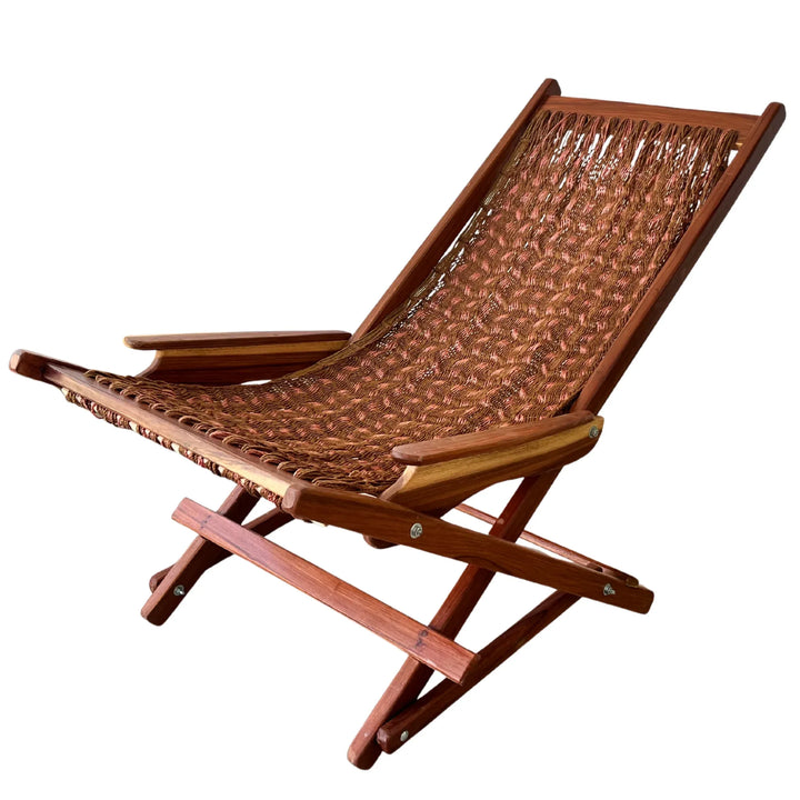 Silla mecedora artesanal plegable de Yucatán café y rosa abierta vista del lado izquierdo