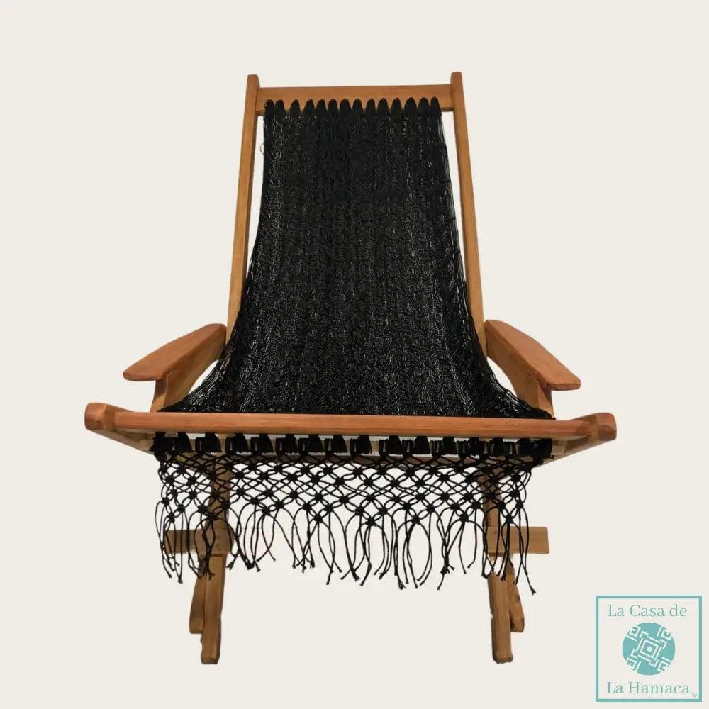 Silla mecedora artesanal plegable de Yucatán color negro abierta, vista frontal completa